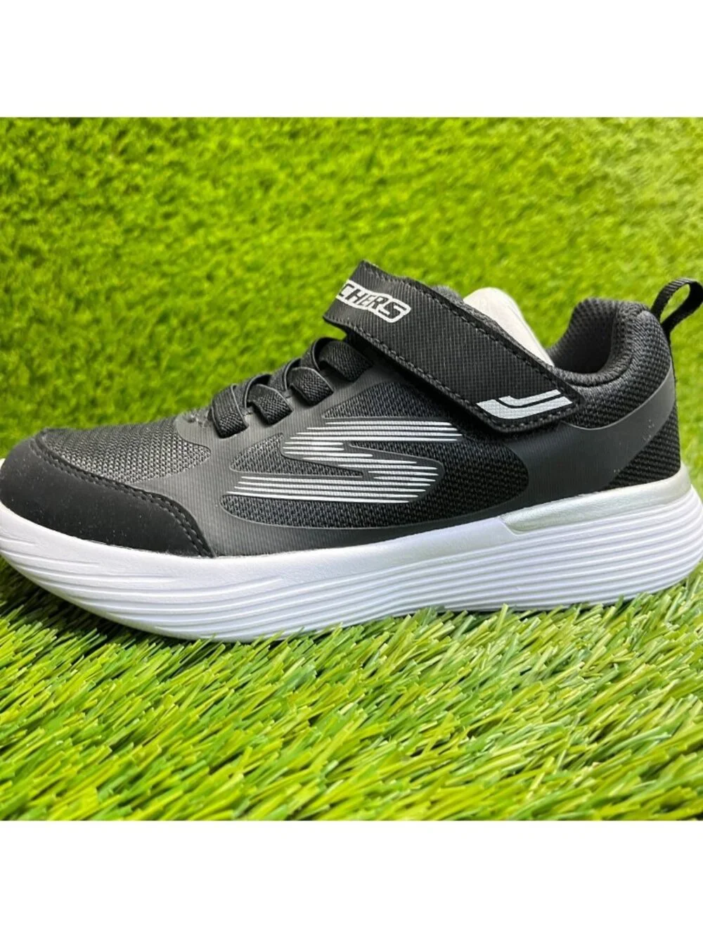 Skechers GO Run 400 V2 Watix Boys Size 1Y Black Athletic Running Shoes Sneakers